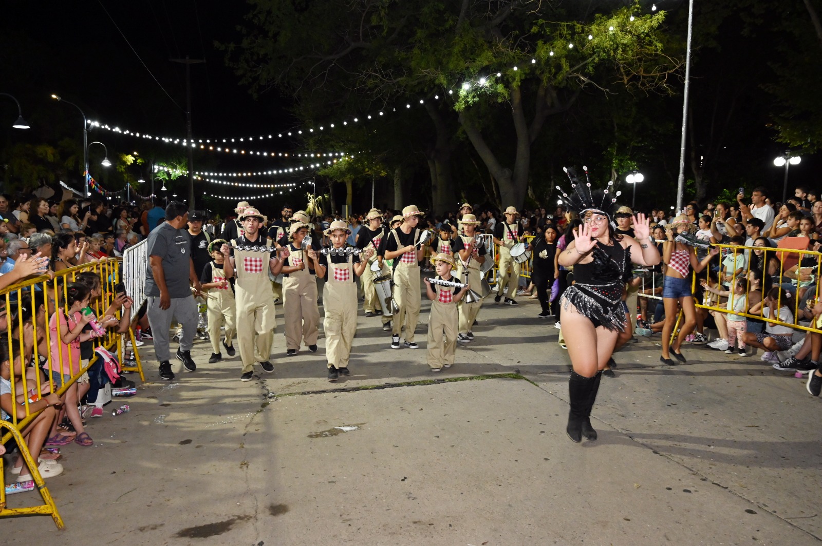 Multitudinario cierre de “Verano en el Anfi 2026” al ritmo del carnaval