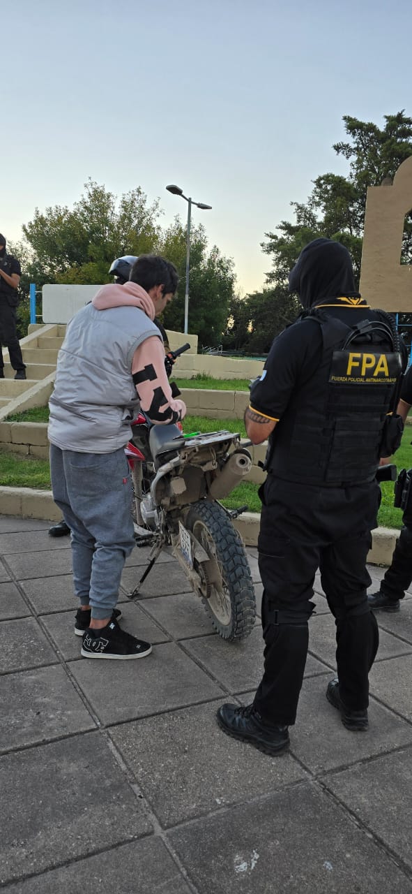 Secuestran 20 motocicletas y detienen a dos personas en operativo interfuerza en Marcos Juárez