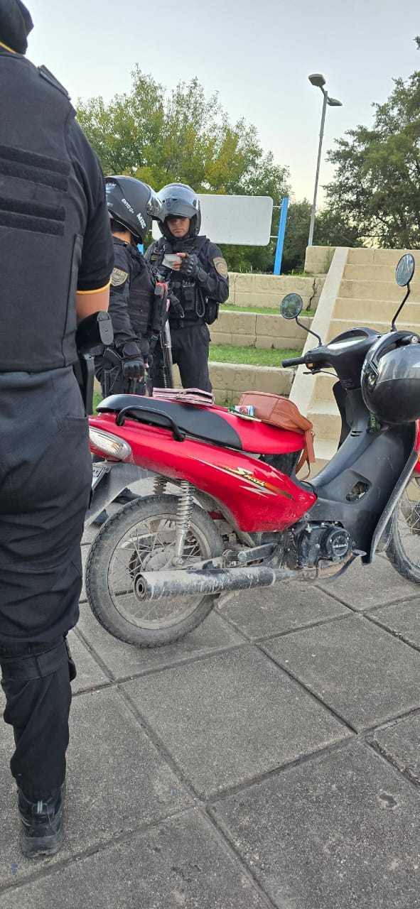 Secuestran 20 motocicletas y detienen a dos personas en operativo interfuerza en Marcos Juárez