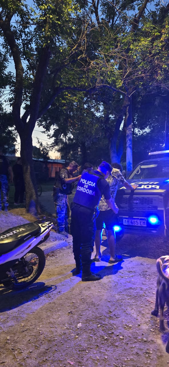 Secuestran 20 motocicletas y detienen a dos personas en operativo interfuerza en Marcos Juárez