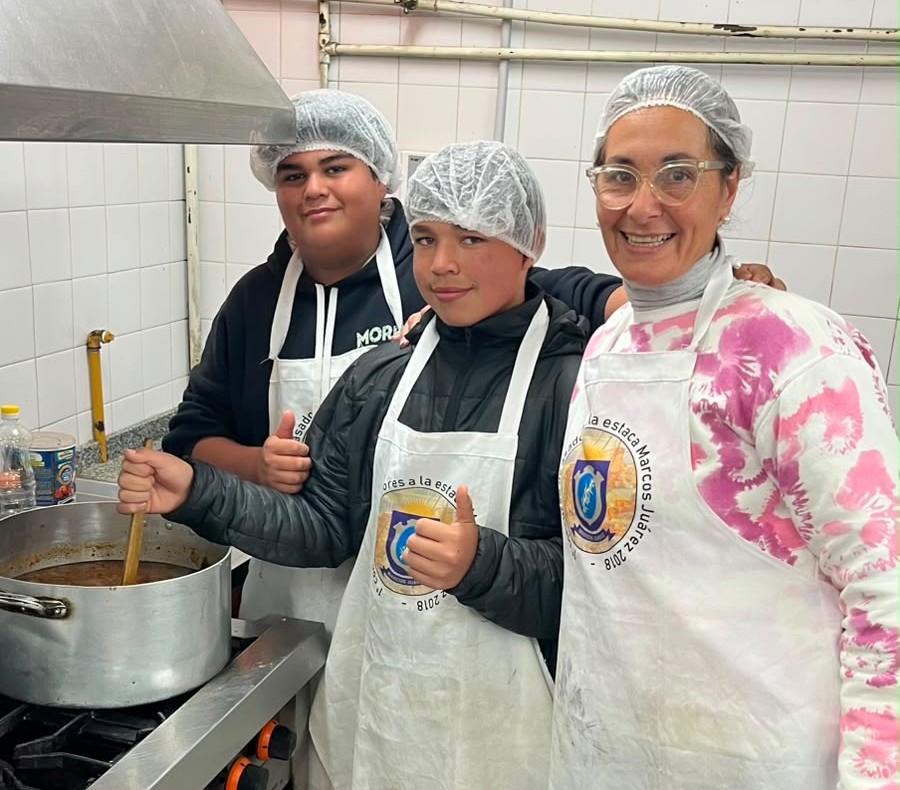 La Escuela de Oficios suma valor al Ropero Comunitario con un proyecto de reutilización de prendas