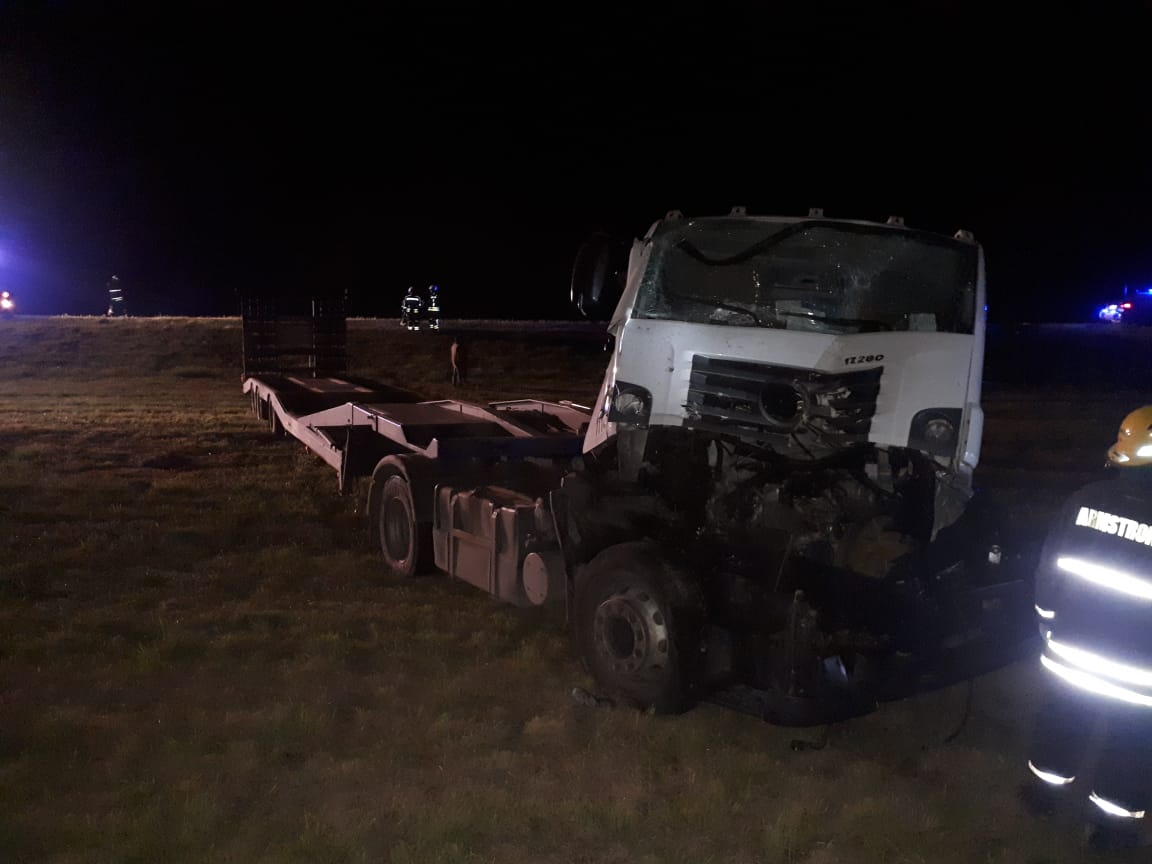 El camión quedó destruido pero el conductor salió ileso