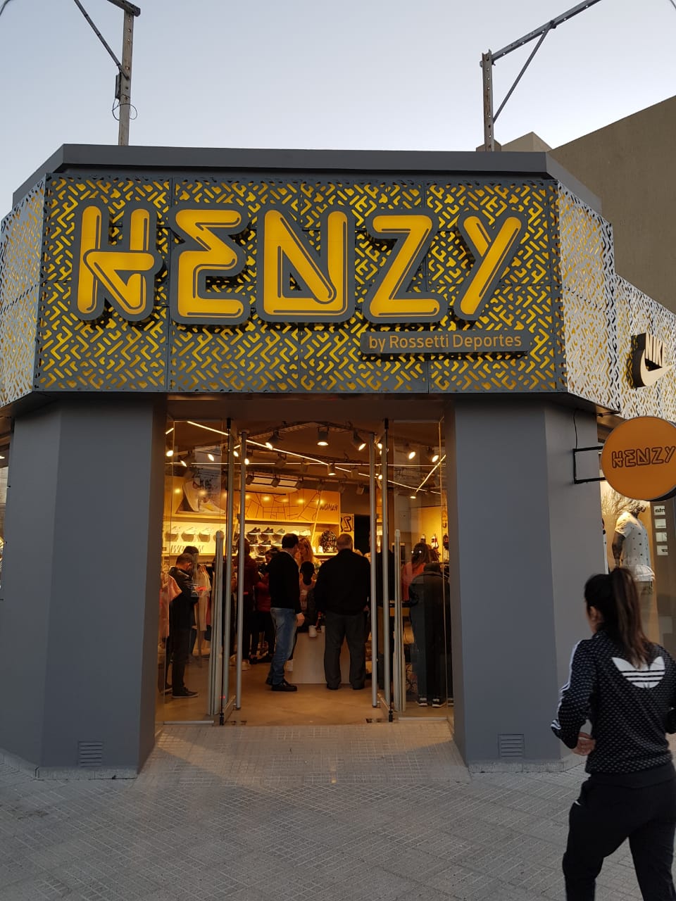 Luego de la inauguración de Henzy, reformarán Rossetti como All Sport  

