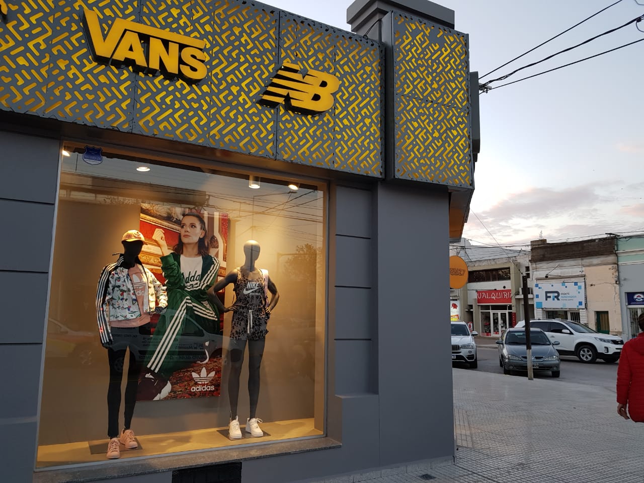 Luego de la inauguración de Henzy, reformarán Rossetti como All Sport  

