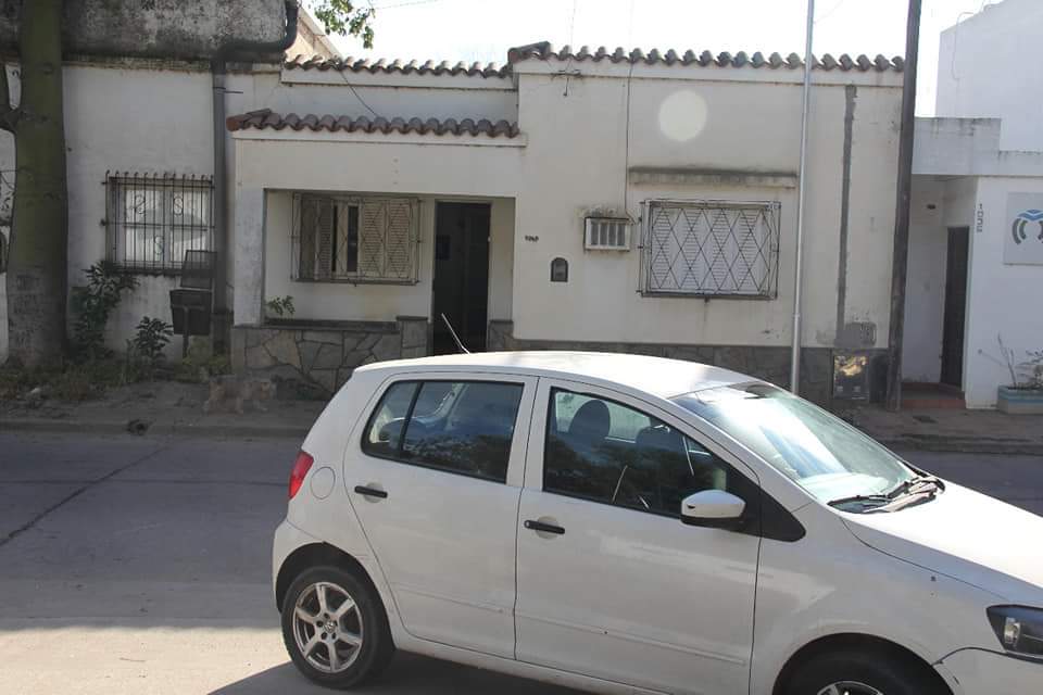 Hombre armado intentó atacar a la policía de Leones