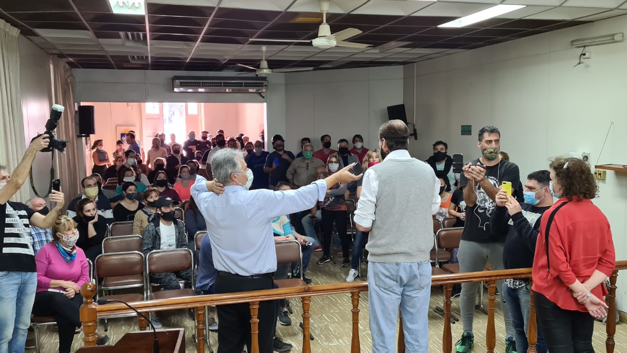 Dellarossa autorizó a los comerciantes a que reabran sus puertas