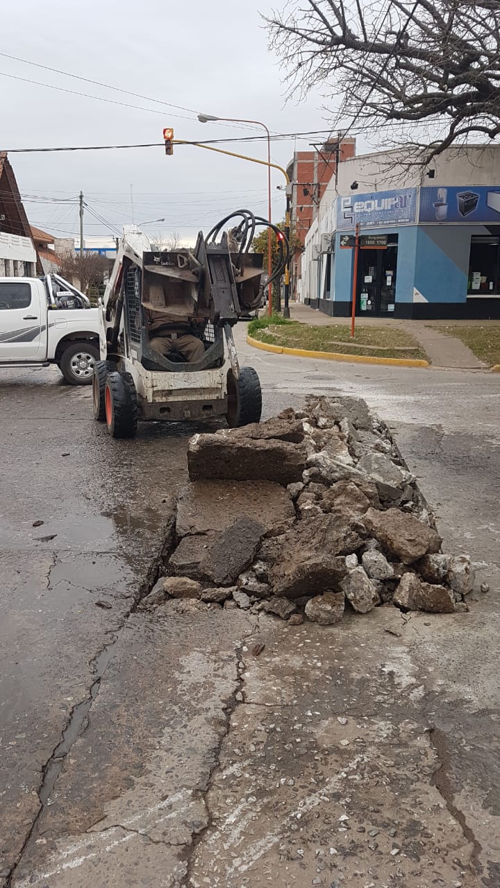 La municipalidad realiza obras de bacheo 