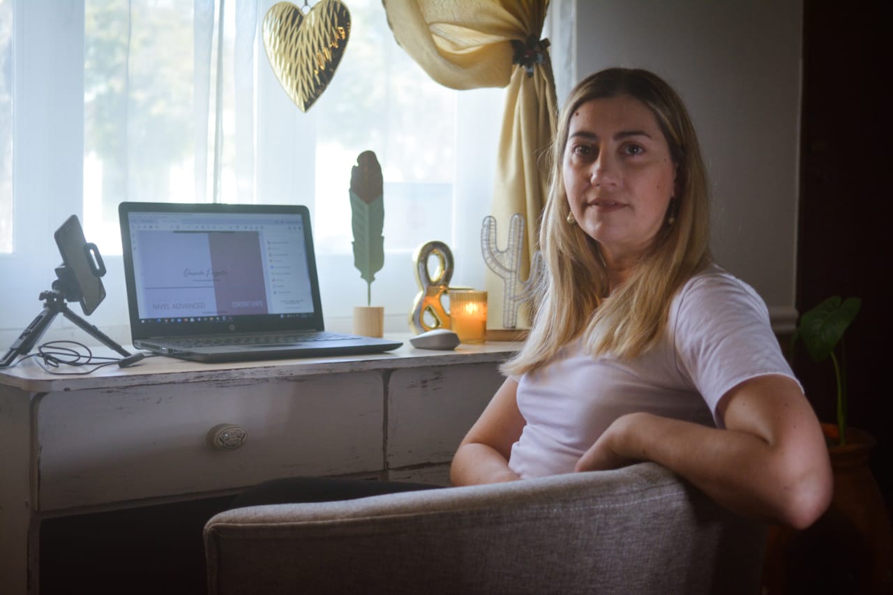 Luciana Gonzalez: hace 10 años que ejerce y hoy traduce los informes de Covid 