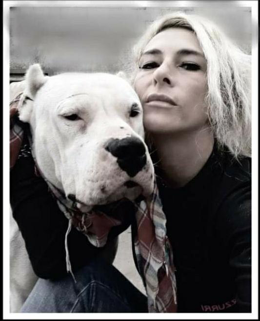 Cría Dogos Argentinos hace 11 años y ganó en competencias mundiales