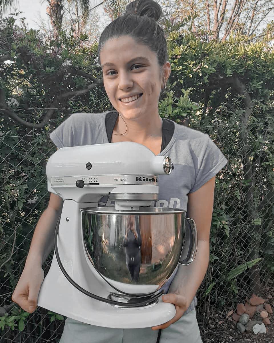 Tiene 19 años y en pandemia emprendió la venta de pastelería
