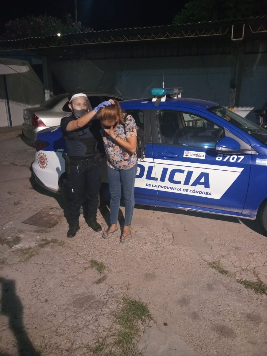 Discutían en la calle y una de ellos tenía un palo de madera