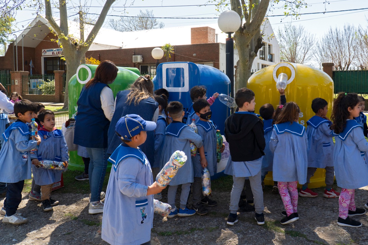 Armstrong instaló un décimo kit de reciclables