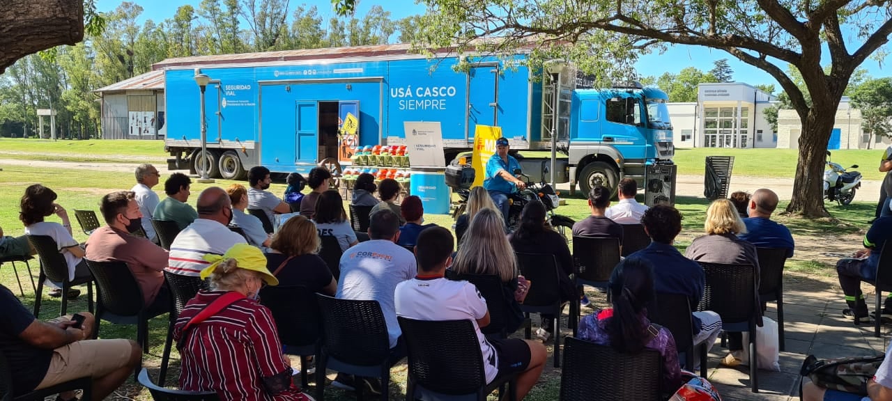 Entregaron los 100 cascos en Marcos Juárez