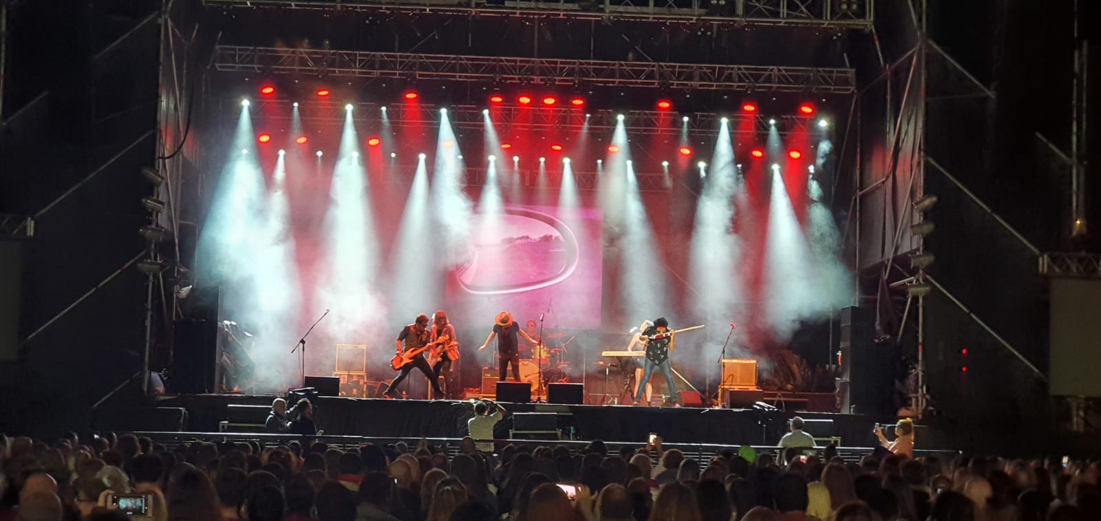 “Llevamos el show adelante con todo el acompañamiento de la gente y los artistas que se pusieron la camiseta”