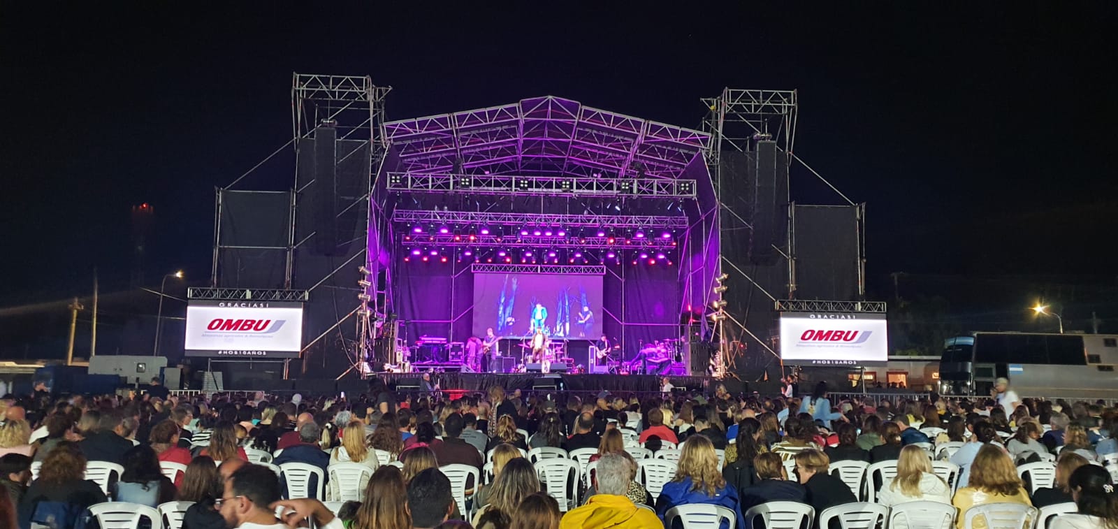 “Llevamos el show adelante con todo el acompañamiento de la gente y los artistas que se pusieron la camiseta”