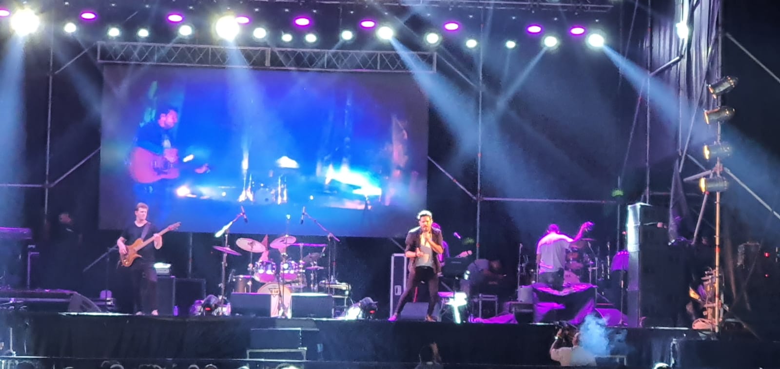 “Llevamos el show adelante con todo el acompañamiento de la gente y los artistas que se pusieron la camiseta”