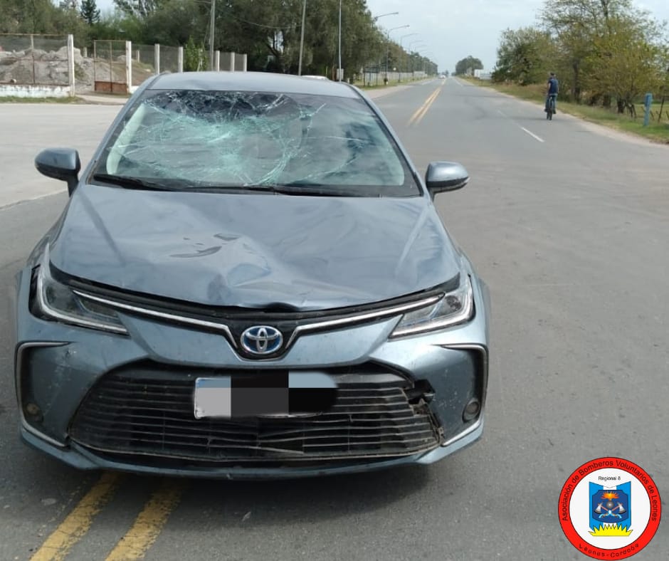 Mujer sufrió traumatismos al accidentarse en motocicleta