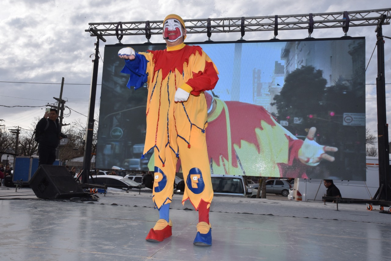 Multitudinario primer festejo por el Mes de la Niñez junto a Piñón Fijo