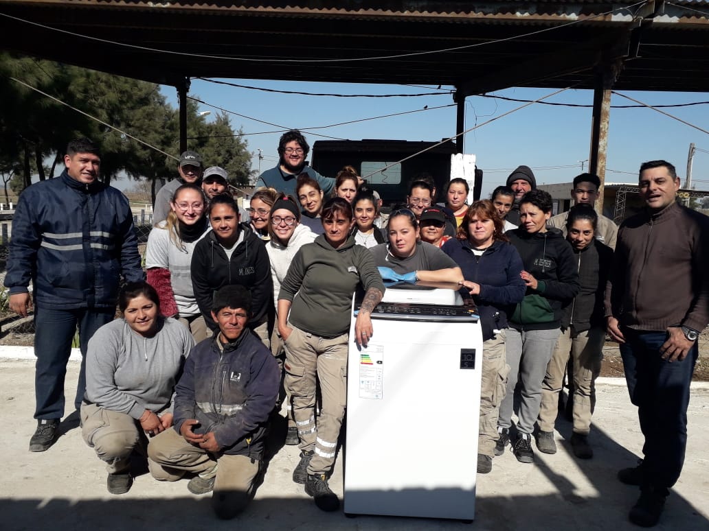 Cooperativa G.I.R recibió un lavarropas por parte de la gestión municipal